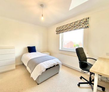 4 bedroom terraced house to rent - Photo 6