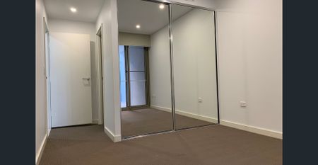 Two Bedroom Apartment With Courtyard and Private Access - Photo 2