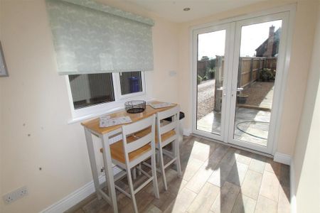 2 bedroom semi-detached house to rent - Photo 4