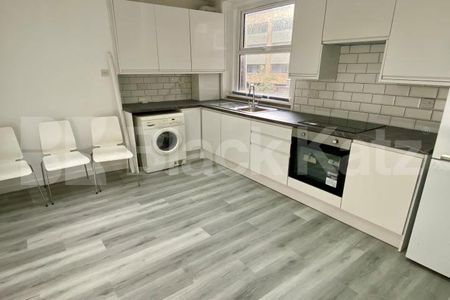 Newly refurbished bright & airy first floor period conversion - Photo 4