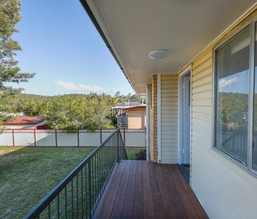 Charming Family Home in Prime Silkstone Location!! - Photo 5