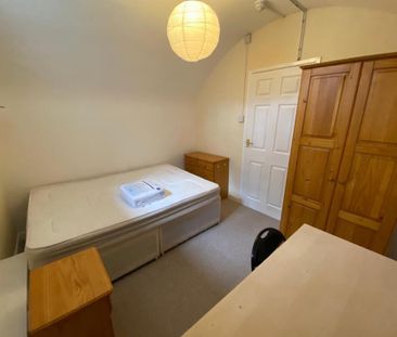 3 bedroom flat to rent - Photo 6
