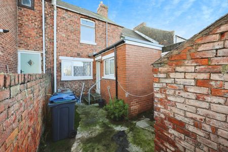 2 bedroom House To Let - Photo 2