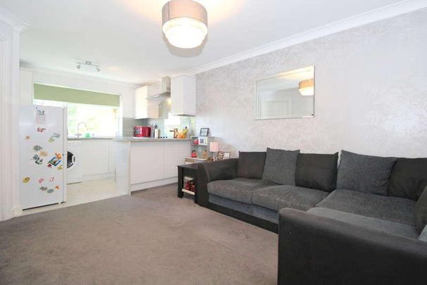 Westland Close, Stanwell, TW19 - Photo 1