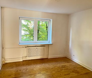 2,5 Zimmer mit Gäste-WC und EBK *Ab Sofort* - Foto 2