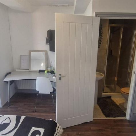 6 bedroom private hall to rent - Photo 1