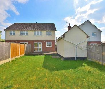 Garden Fields, Stebbing, Dunmow, CM6 - Photo 2