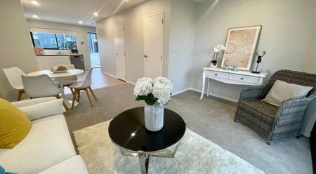 MANGERE BRIDGE, 3 BEDROOMS - Photo 2