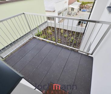 Pronájem bytu 1+kk 38 m2 - Photo 1