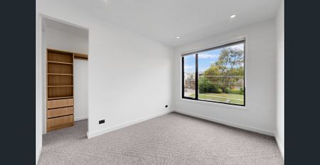 Brand New, Stylish Front Townhouse in a Superb Location - Photo 2