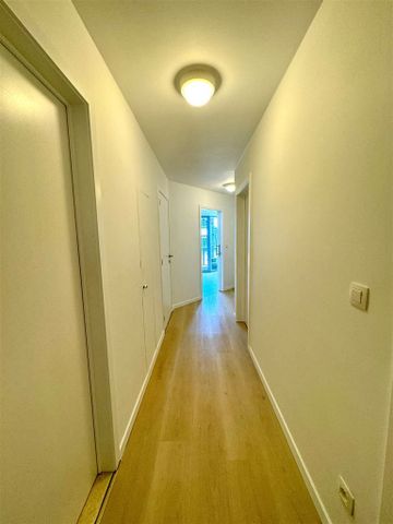 Gerenoveerd 2-slaapkamer appartement met terrasje op een toplocatie nabij de Markt van Maaseik. - Foto 5