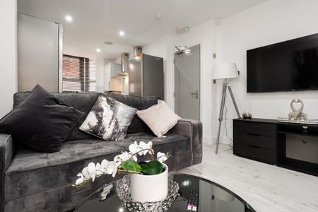 1 bedroom in a house share to rent - Photo 2