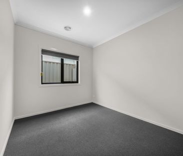 25 Honeypot Circuit, Mickleham, Vic 3064 - Photo 5