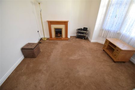 1 bed ground floor flat to rent in Victoria Road, Bridlington, YO15 - Photo 2