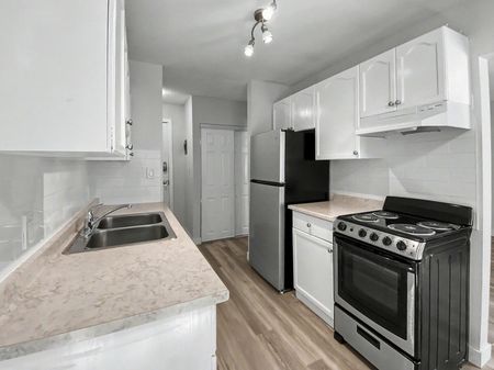 Centre 110 Apartments - Photo 3