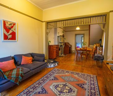 Charming Two Bedroom Terrace House! - Photo 6