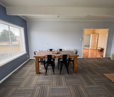 Spacious apartment in the town centre! - Photo 2