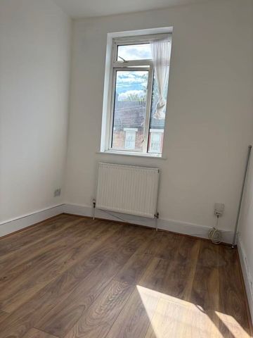 3 Bed Terraced House, Haydons Road, SW19 - Photo 3