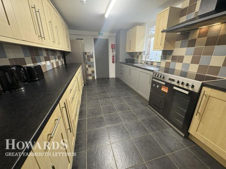 1 bedroom in a house share to rent - Photo 3