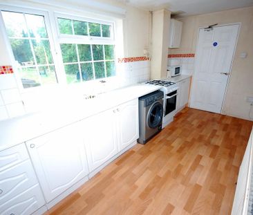 3 bedroom end of terrace house to rent - Photo 5