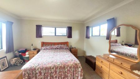 Spacious Family Home in Ohauiti – Available March - Ohauiti - Photo 4