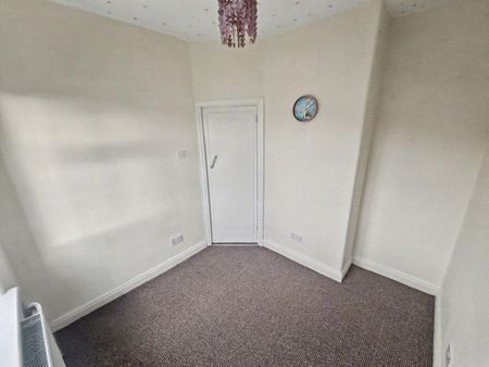 2 bedroom semi-detached house to rent - Photo 4