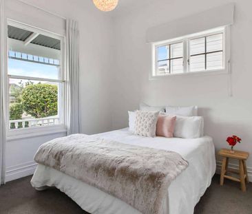 Three bedroom house! - Photo 1