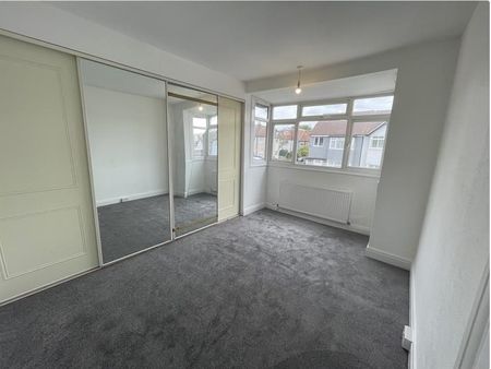 3 Bed Detached House, Donnybrook Road, SW16 - Photo 2