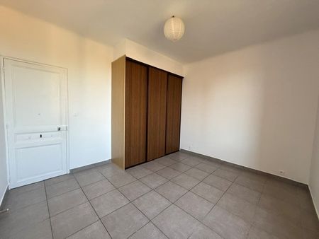 Location Appartement 3 pièces 67m² TOULON 83200 - Photo 3
