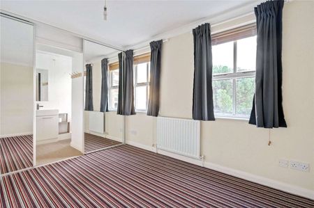 Two bedroom apartment with private terrace and parking. - Photo 2