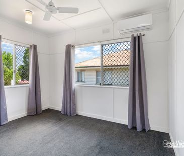 Comfortable And Modern Living In Quiet Street - Photo 2