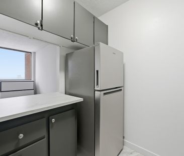 For Lease - 2360 Dundas Street Unit# 1913B, Toronto, Ontario - Photo 2