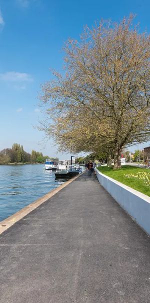 2 bedroom flat in Kingston upon Thames - Photo 1