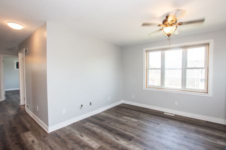 **ALL INCLUSIVE** 2 Bedroom + Den in Welland!! - Photo 5