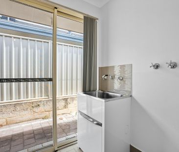 Modern 3 x 2 with Study and Lounge!! - Photo 4