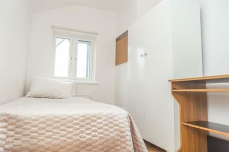 5 bedroom semi-detached house to rent - Photo 5