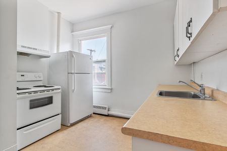 351 Elgin Street - B - Photo 4