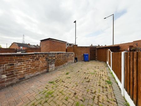2 bedroom terraced house to rent - Photo 4