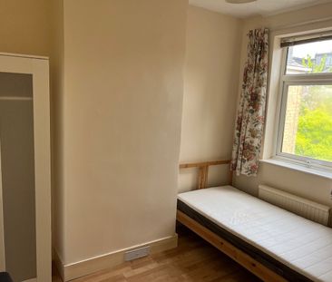 3 Bed Terraced House, Aveling Park Road, E17 - Photo 6