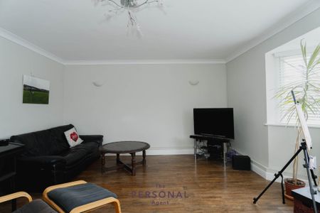 Danehurst Court, Epsom - Photo 2