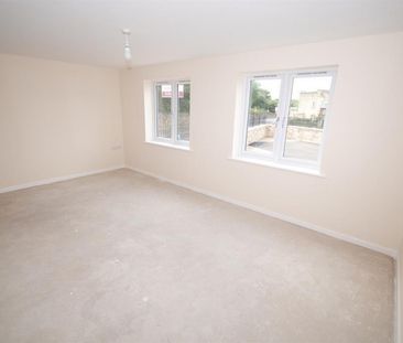 2 bedroom Flat To Let - Photo 6