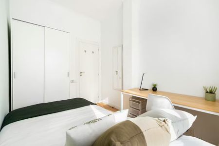 Carrer de Gaiarre, Barcelona, Catalonia 08014 - Photo 2