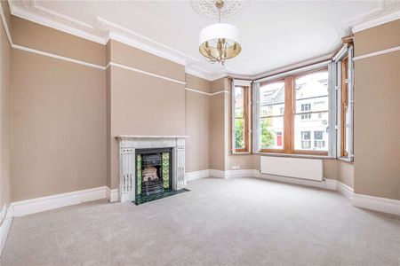 A delightful family home moments from Brandlehow school well situated for East Putney station as well and Wandsworth Park and the river beyond. - Photo 2