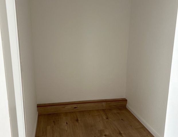 Großzügige sanierte 2,5 Zimmer Wohnung ab sofort frei. - Foto 1