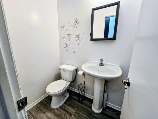 For Lease - 2844 Danforth Avenue Unit# 1, Toronto, Ontario - Photo 1