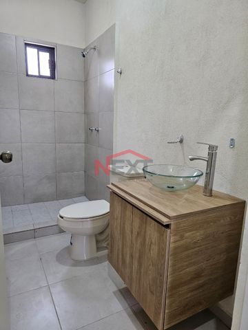 CASA EN RENTA EN SALAMANCA RESIDENCIAL - Foto 4
