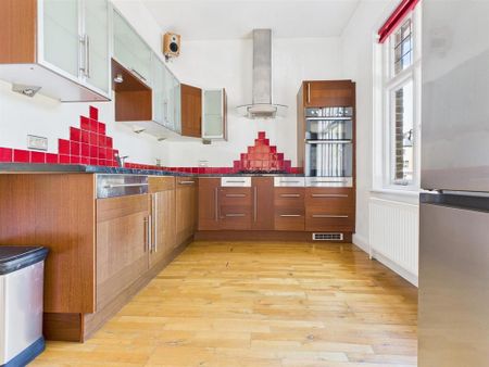 4 bedroom flat to rent - Photo 3