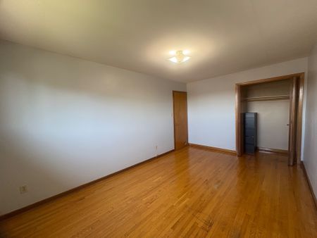 For Lease - 20 Sorlyn Avenue, Toronto, Ontario - Photo 2