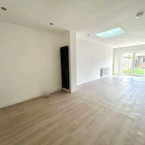 Elizabethan Way, Staines-upon-thames, TW19 - Photo 1