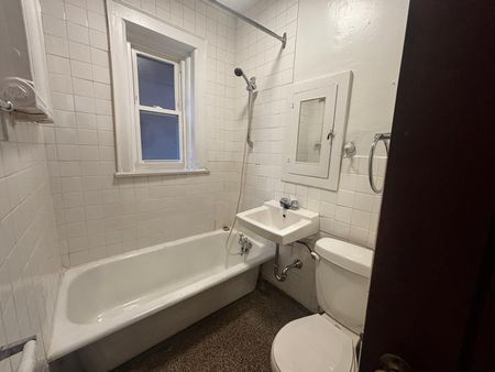 For Lease - 2405 Queen Street Unit# 202, Toronto, Ontario - Photo 5